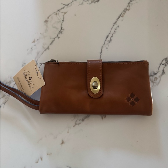 Patricia Nash Handbags - Patricia Nash Tan Brown Leather Wristlet Clutch with Gold Turn-Lock